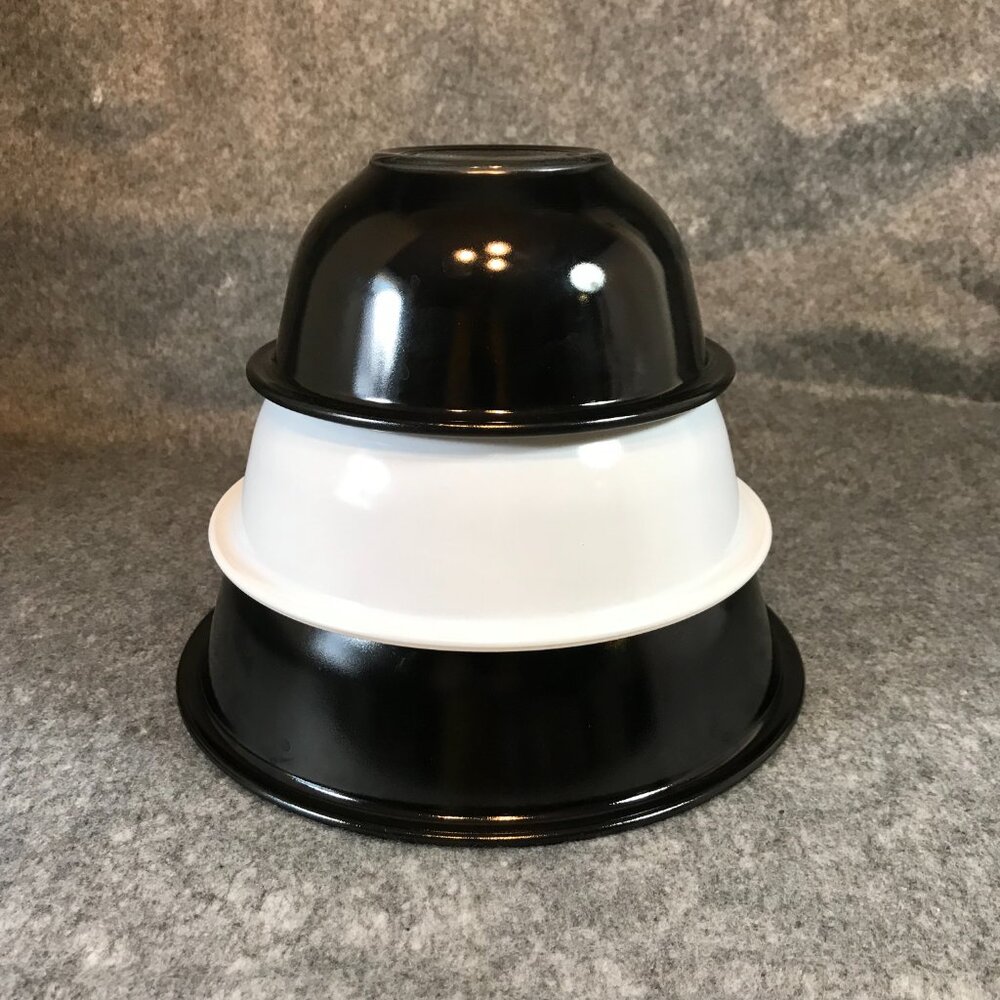 PYREX Vintage Corning Black and White Clear Bottom 3-Pieces Mixing Bowls - Picture 3 of 10